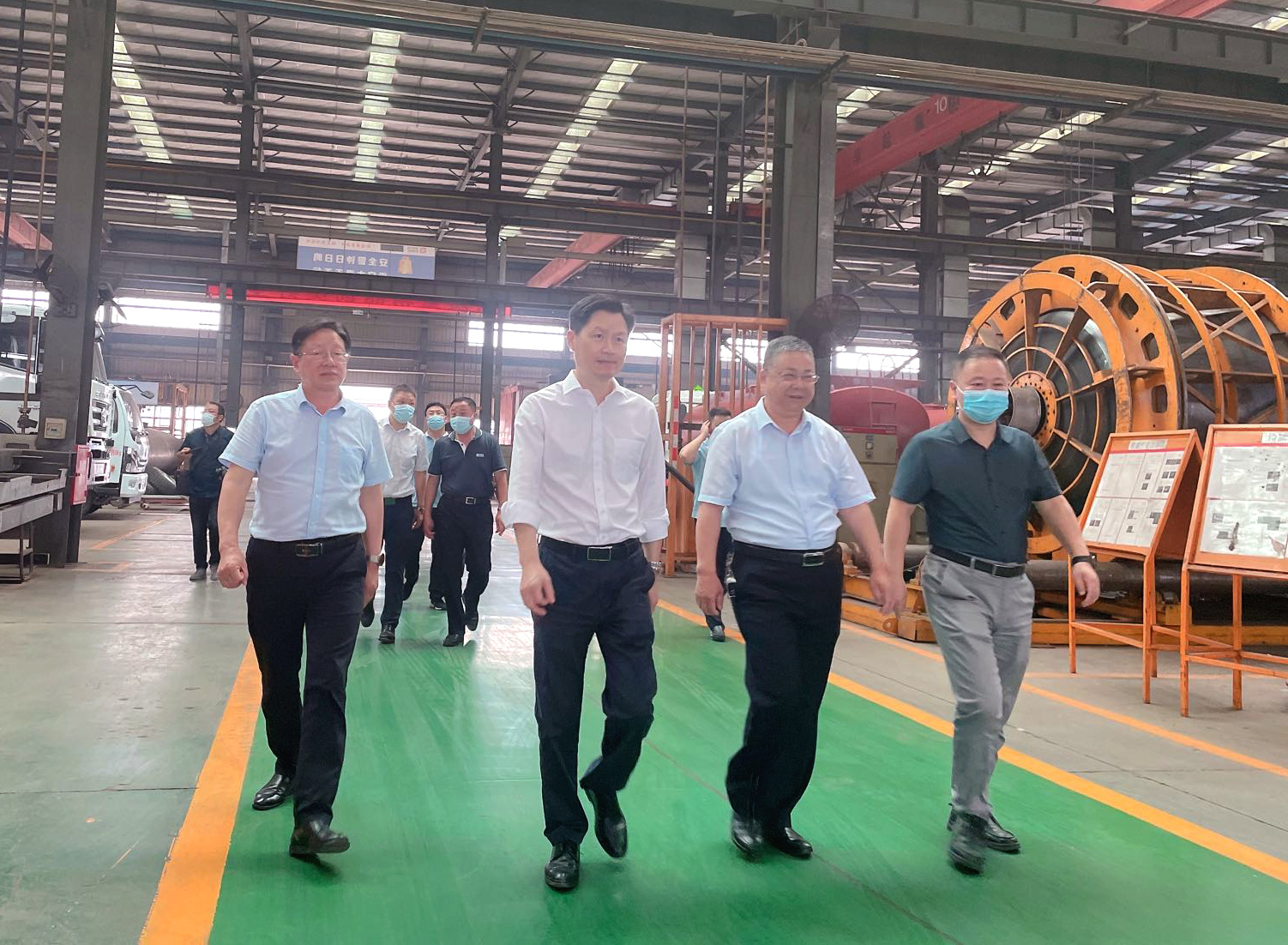市委常委、常務副市長甘國棟一行蒞臨楚勝汽車集團調(diào)研